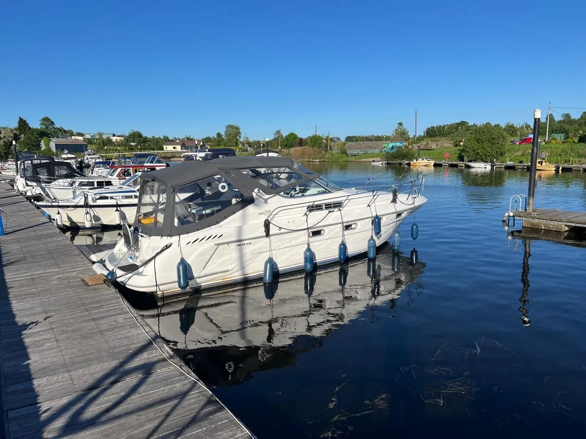 Sealine 360 Ambasador sports cruiser - Image 4