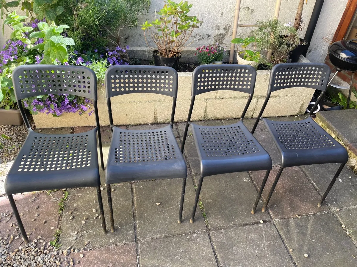 Outdoor dining table and four chairs - Image 3