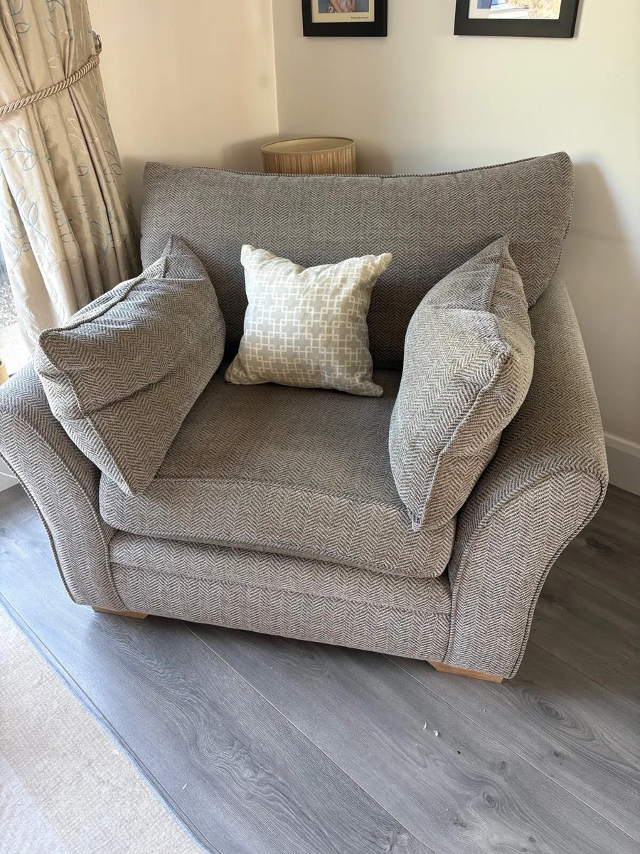 Strathclyde Couch & Armchair Set - Image 3