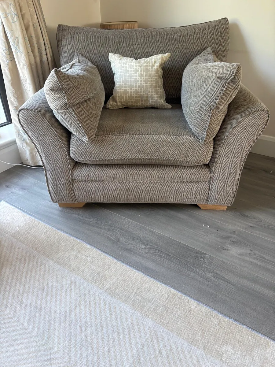 Strathclyde Couch & Armchair Set - Image 4