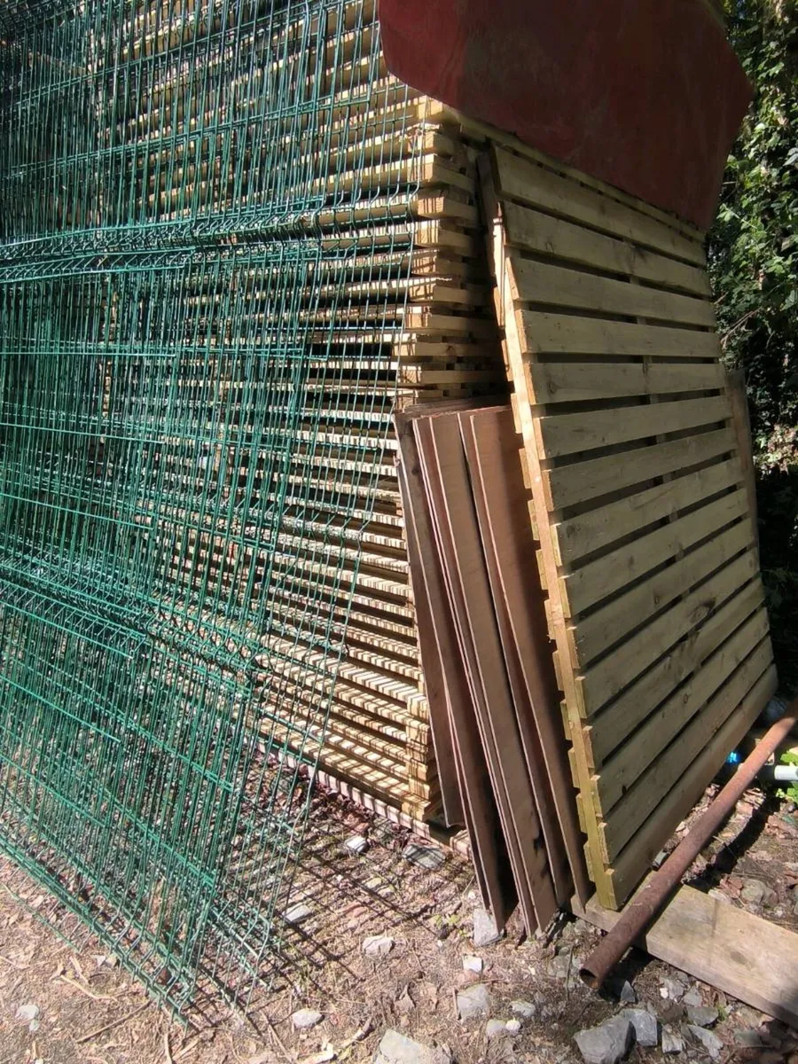 Fencing panels hit and miss - Image 2