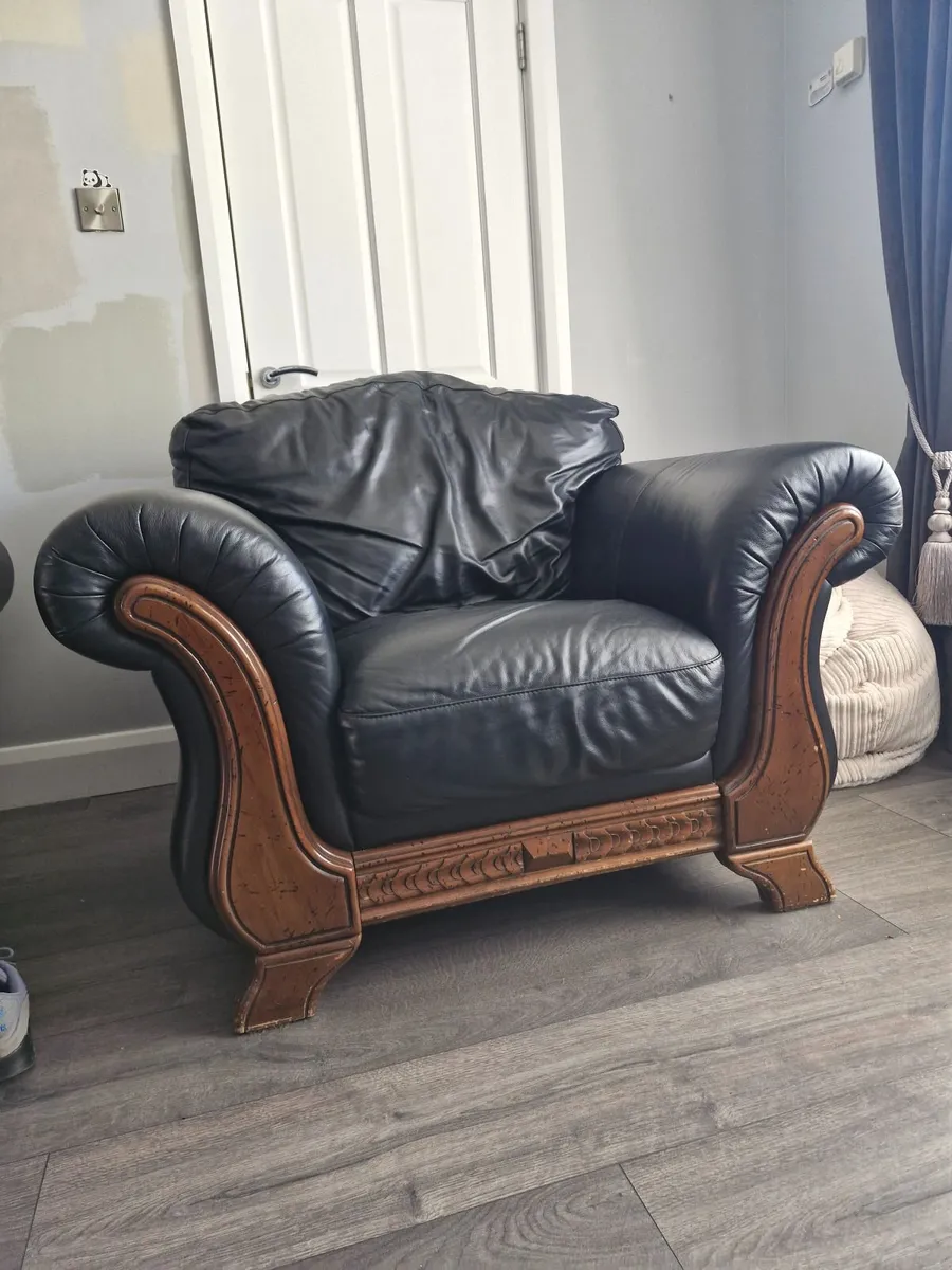 leather couch plus 1 seater - Image 4