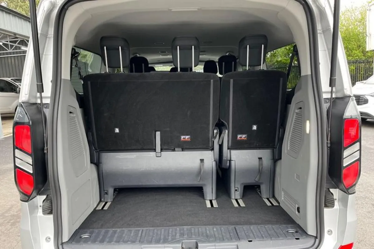 Ford Tourneo Custom TITANIUM - Image 4