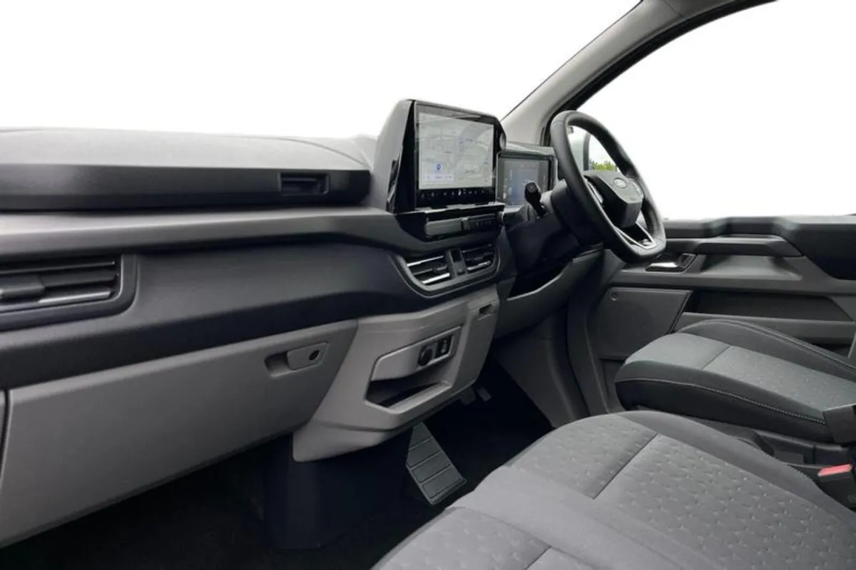 Ford Tourneo Custom TITANIUM - Image 3