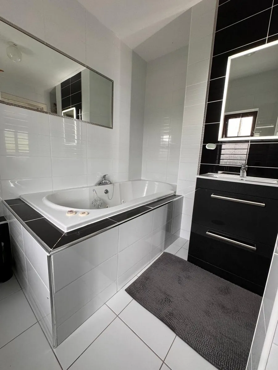Bathroom Ware - Image 1