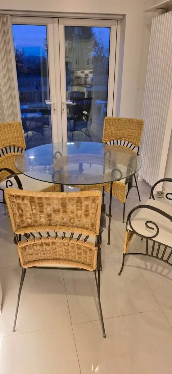 Rattan table and chairs - Image 1