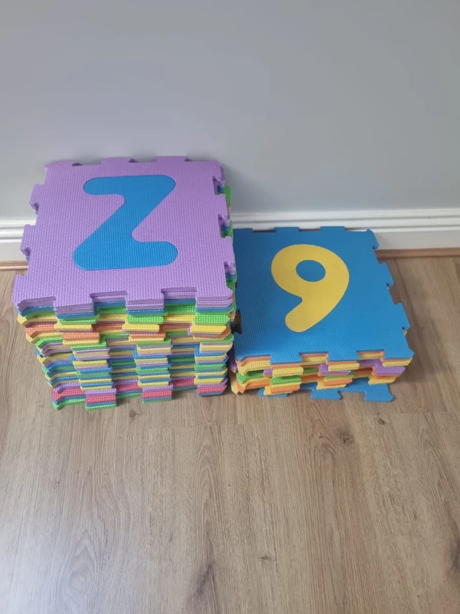 All stars Duo playpen with full set of foam tiles - Image 1