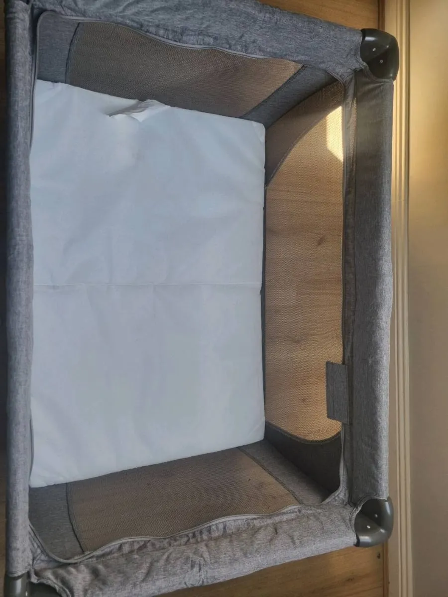 Baby elegance travel cot - Image 2