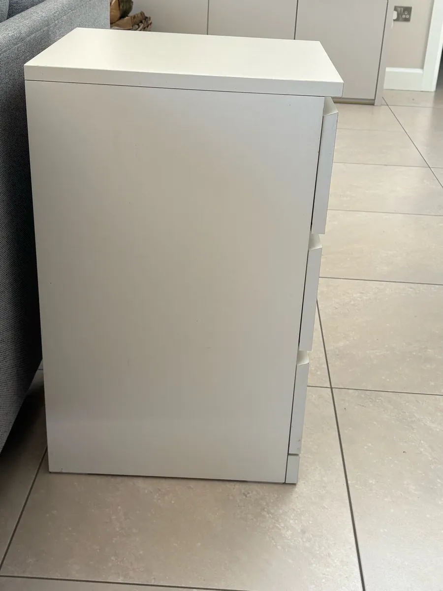 Bedroom locker - Image 3