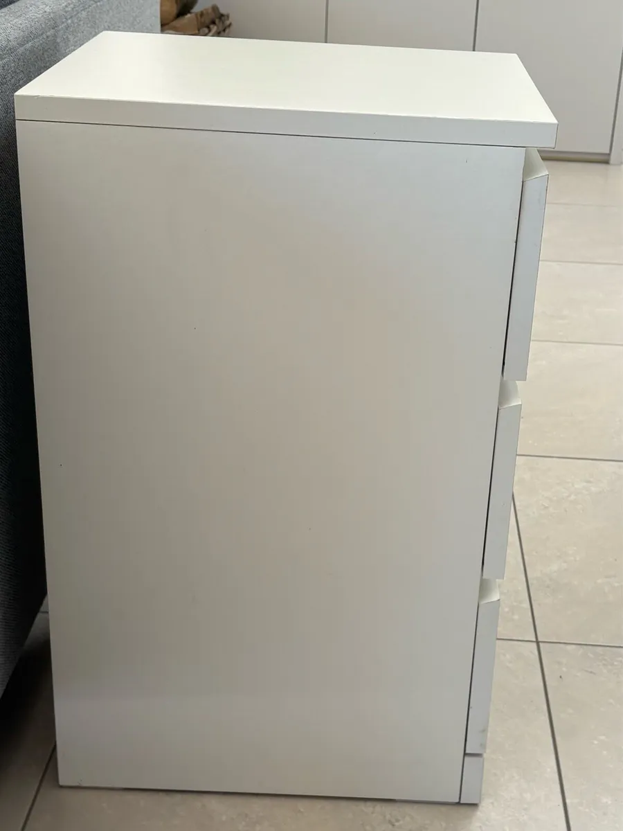 Bedroom locker - Image 4