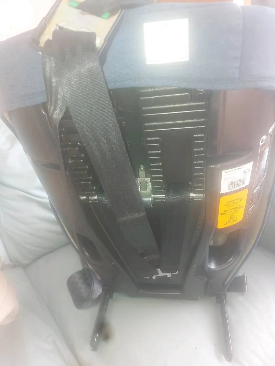 Infants car seat like new - Image 2