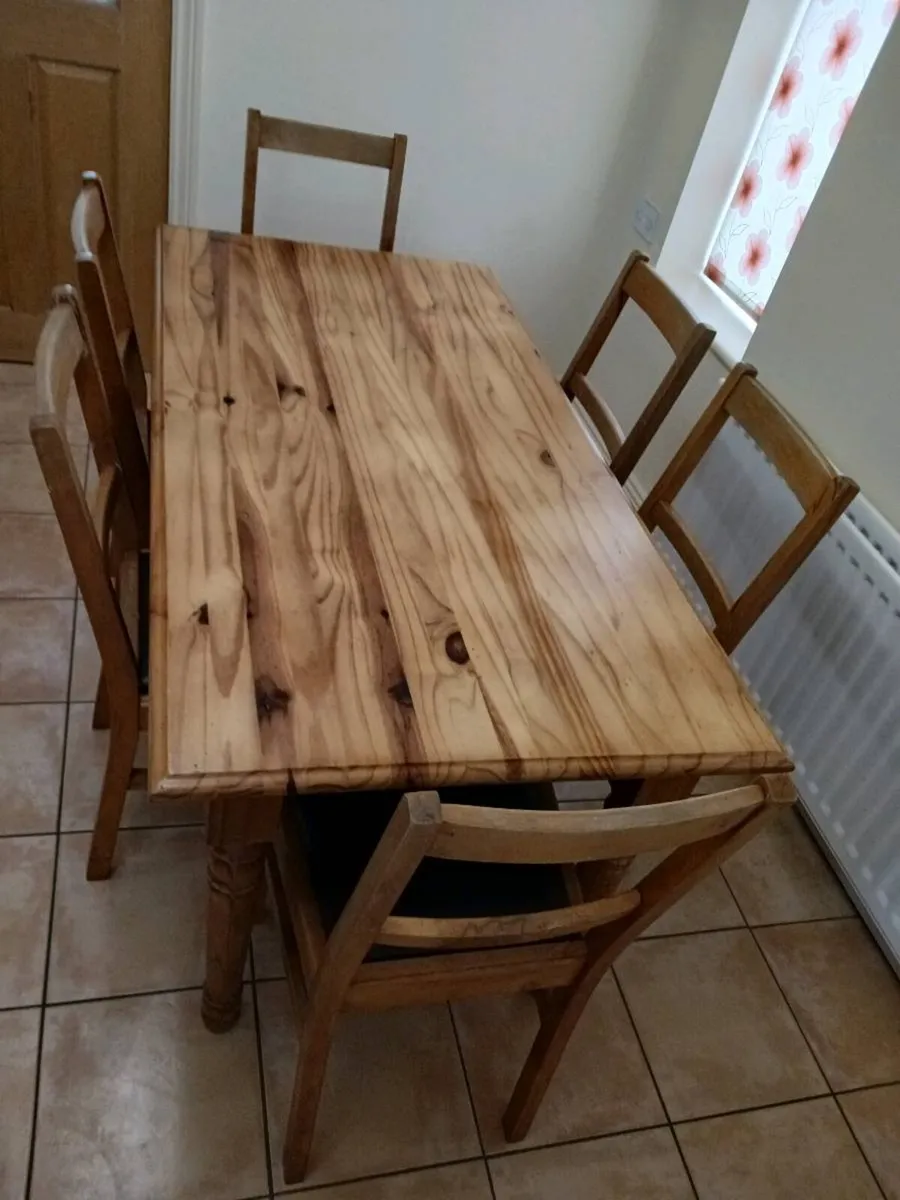 Kitchen table and chairs - Image 2