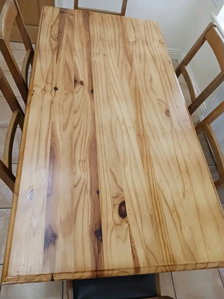 Kitchen table and chairs - Image 3