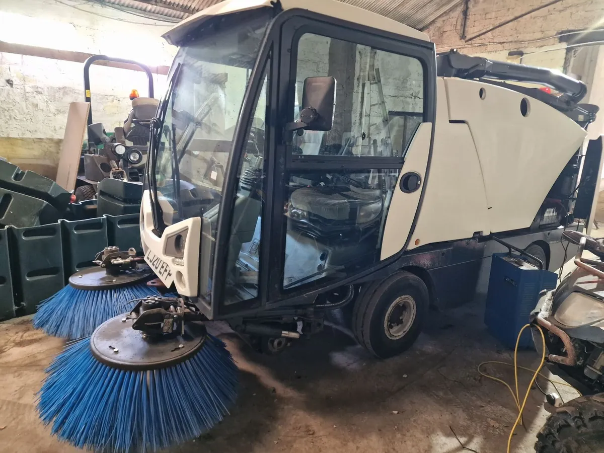 Johnston Bucher C201 road sweeper roadsweeper - Image 2