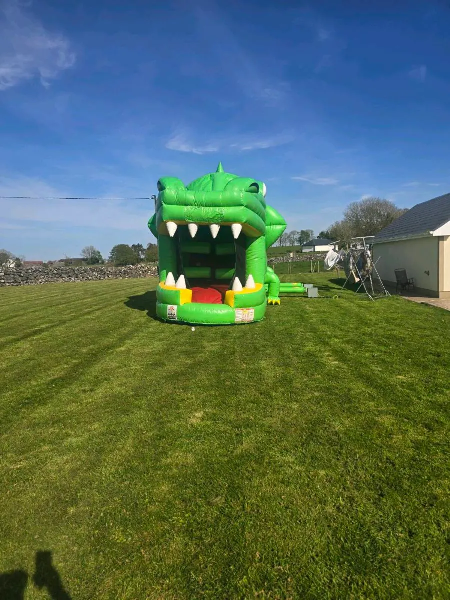 53ft Bouncing castle - Image 2