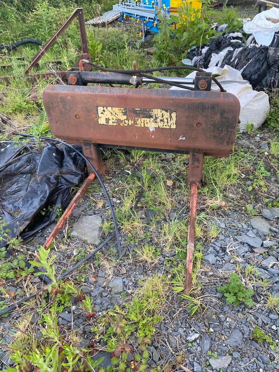 Bale lifter - Image 1