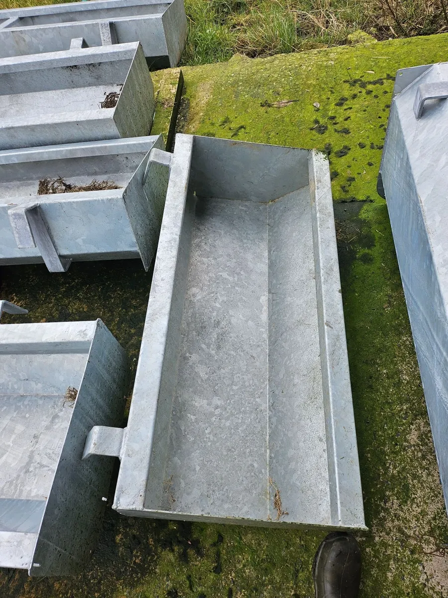 feed troughs - Image 1