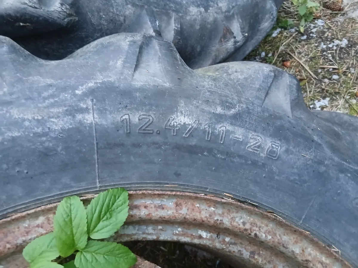 Tractor tyres - Image 1