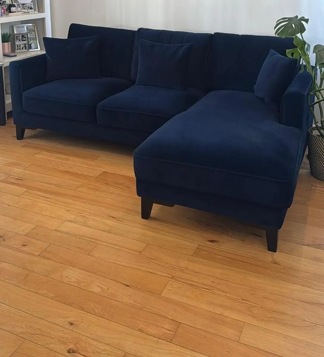 L shaped sofa - Image 1