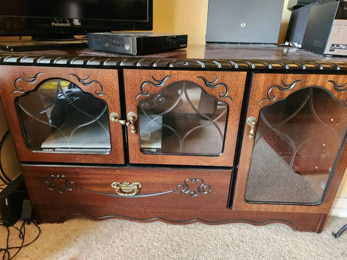 TV cabinet - Image 1