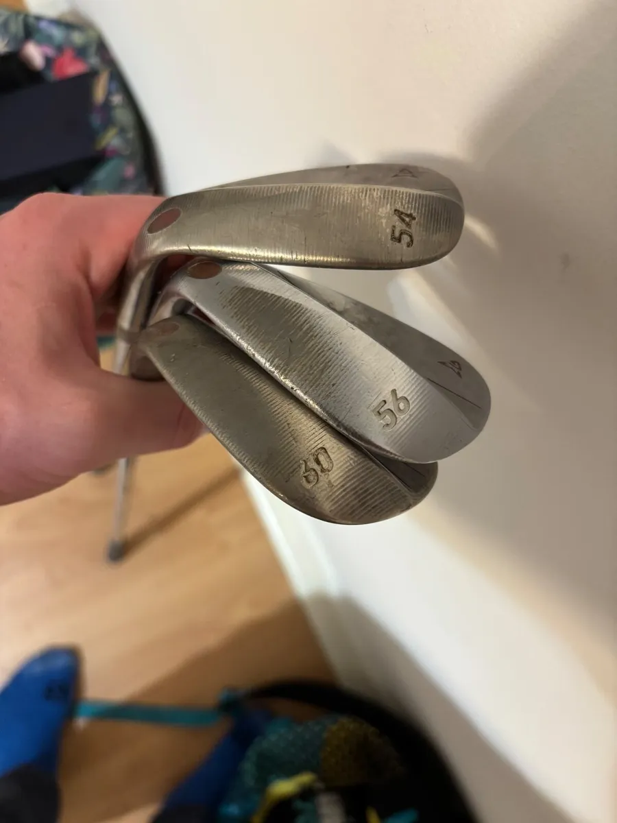 Titliest Iron Set & Taylormade wedges - Image 4