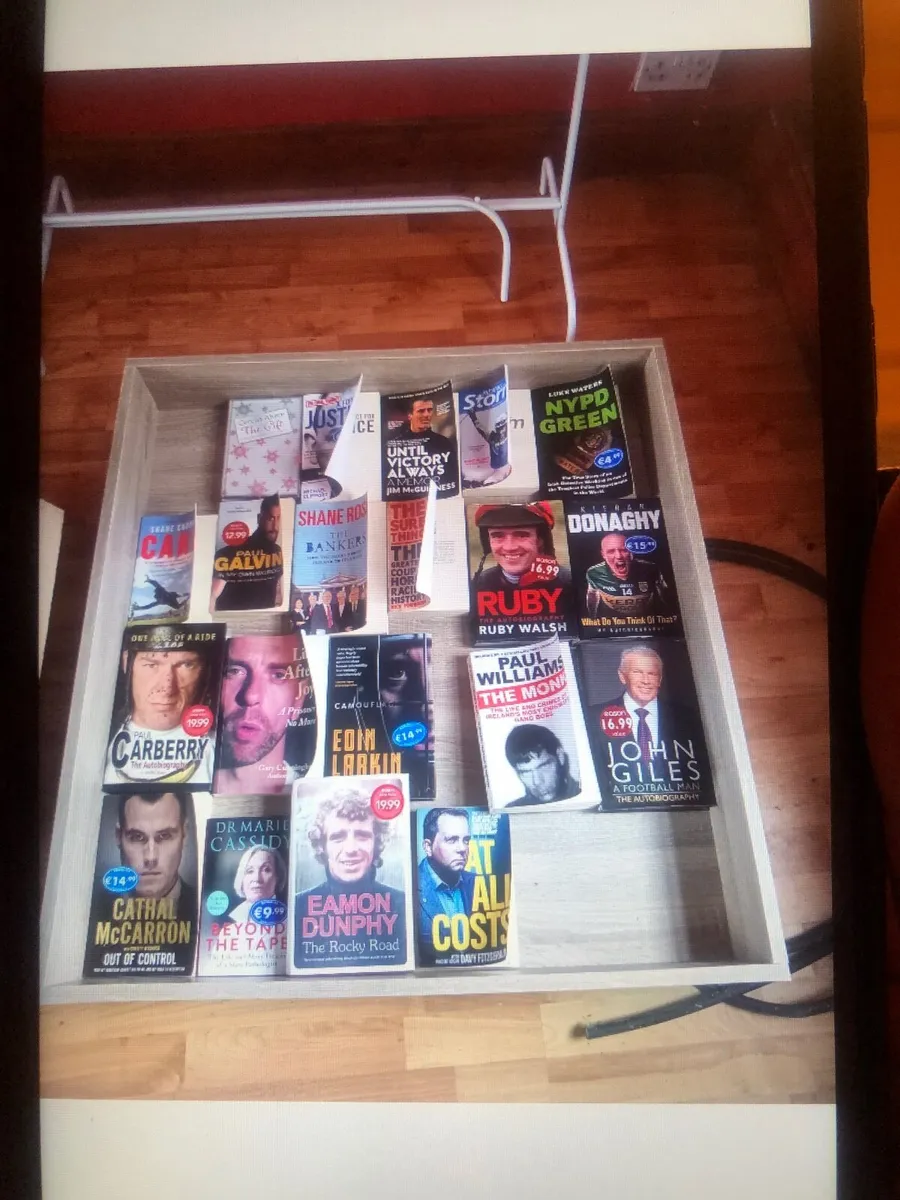 Reading books - Image 2