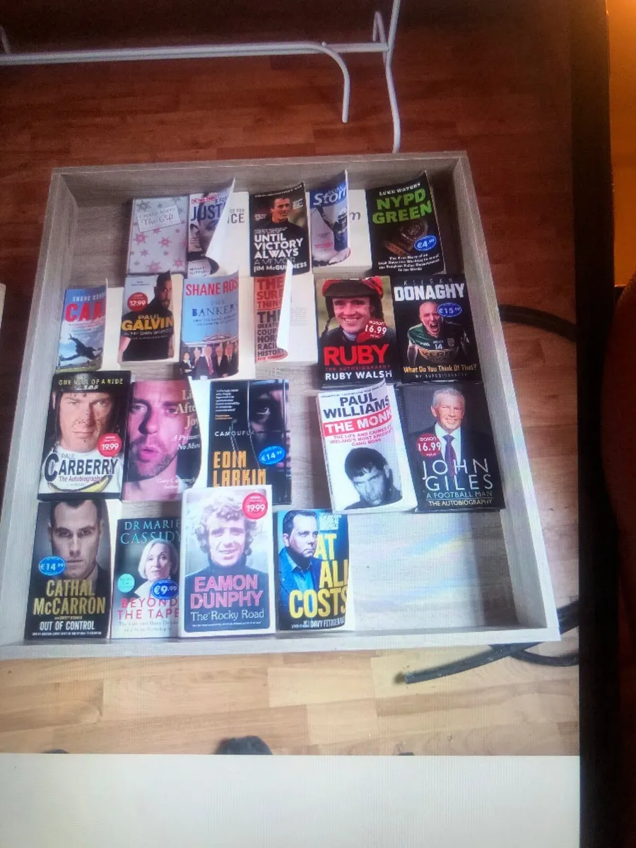Reading books - Image 3