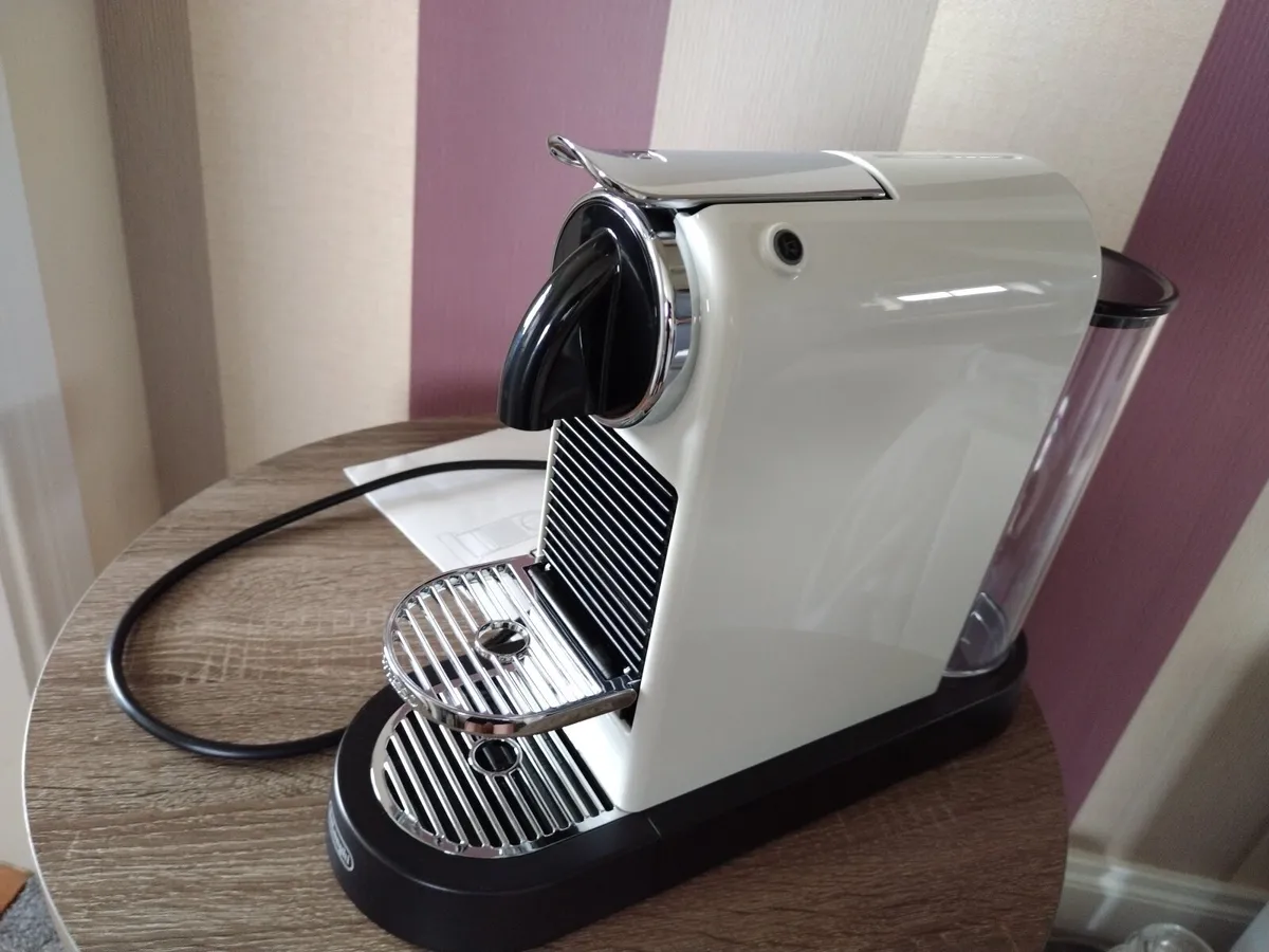Nespresso CitiZ Coffee Machine by De'Longhi €120 - Image 1