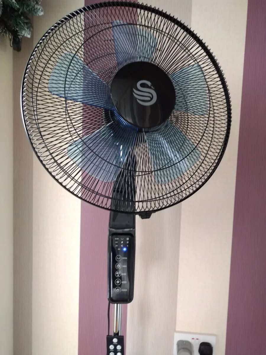 Free Standing Room Fan with Remote Control €60 - Image 1
