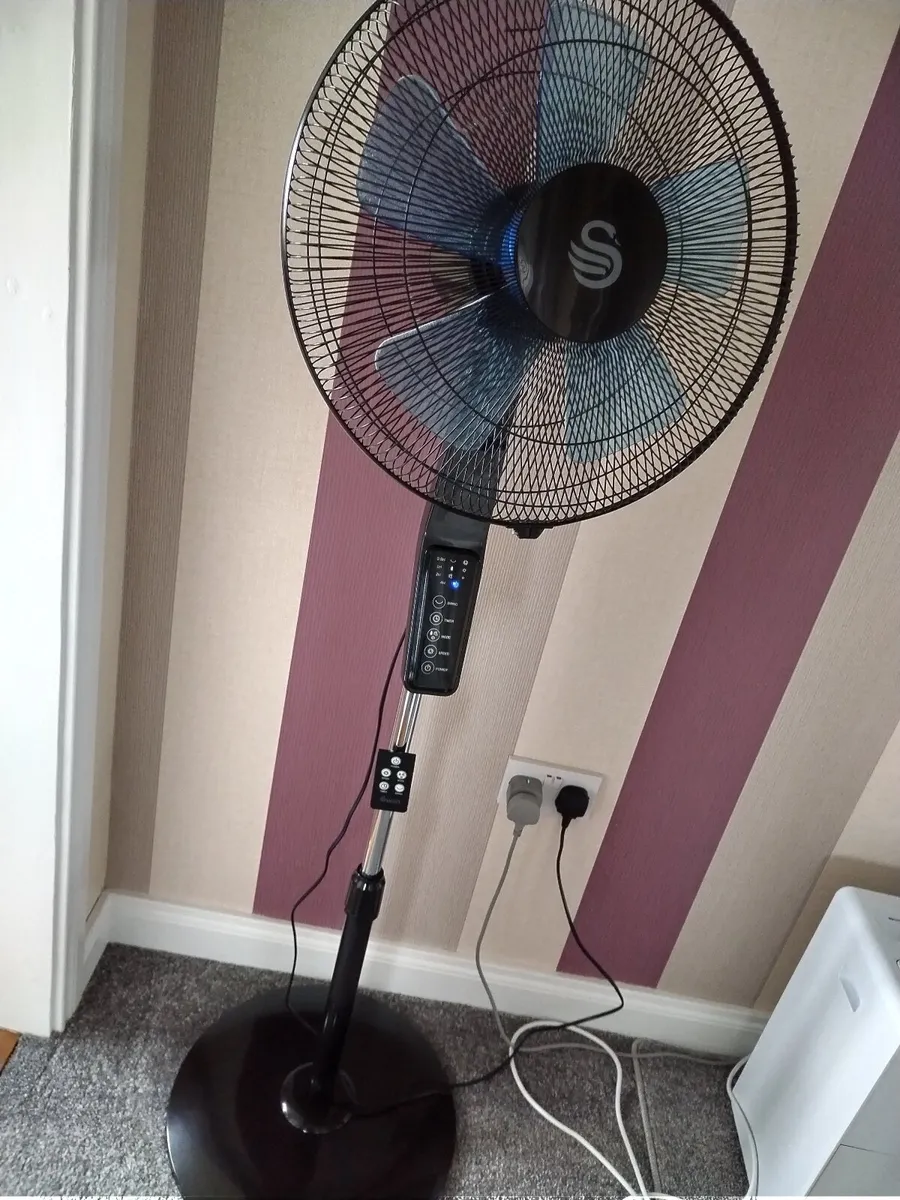 Free Standing Room Fan with Remote Control €60 - Image 2