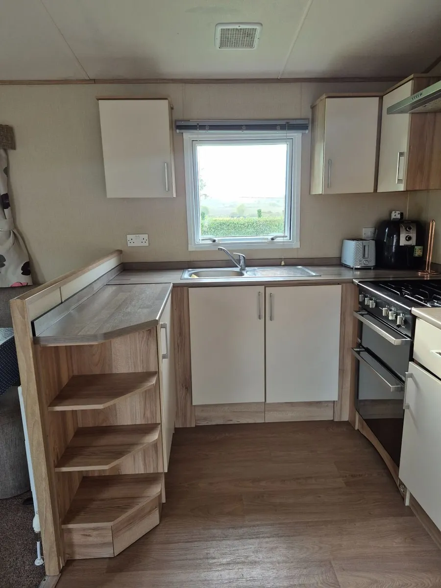 Mobile Home - Image 4