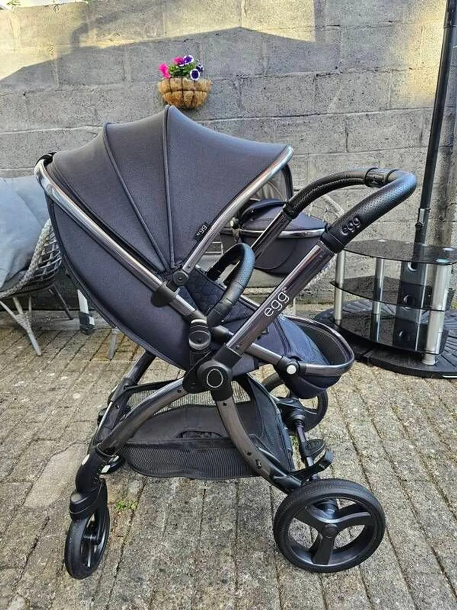 Egg 2 Luxury Special Edition Travel System Cobalt - Image 2