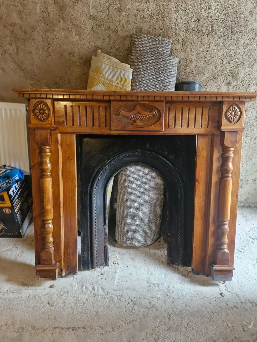 Fire place and mantle - Image 1