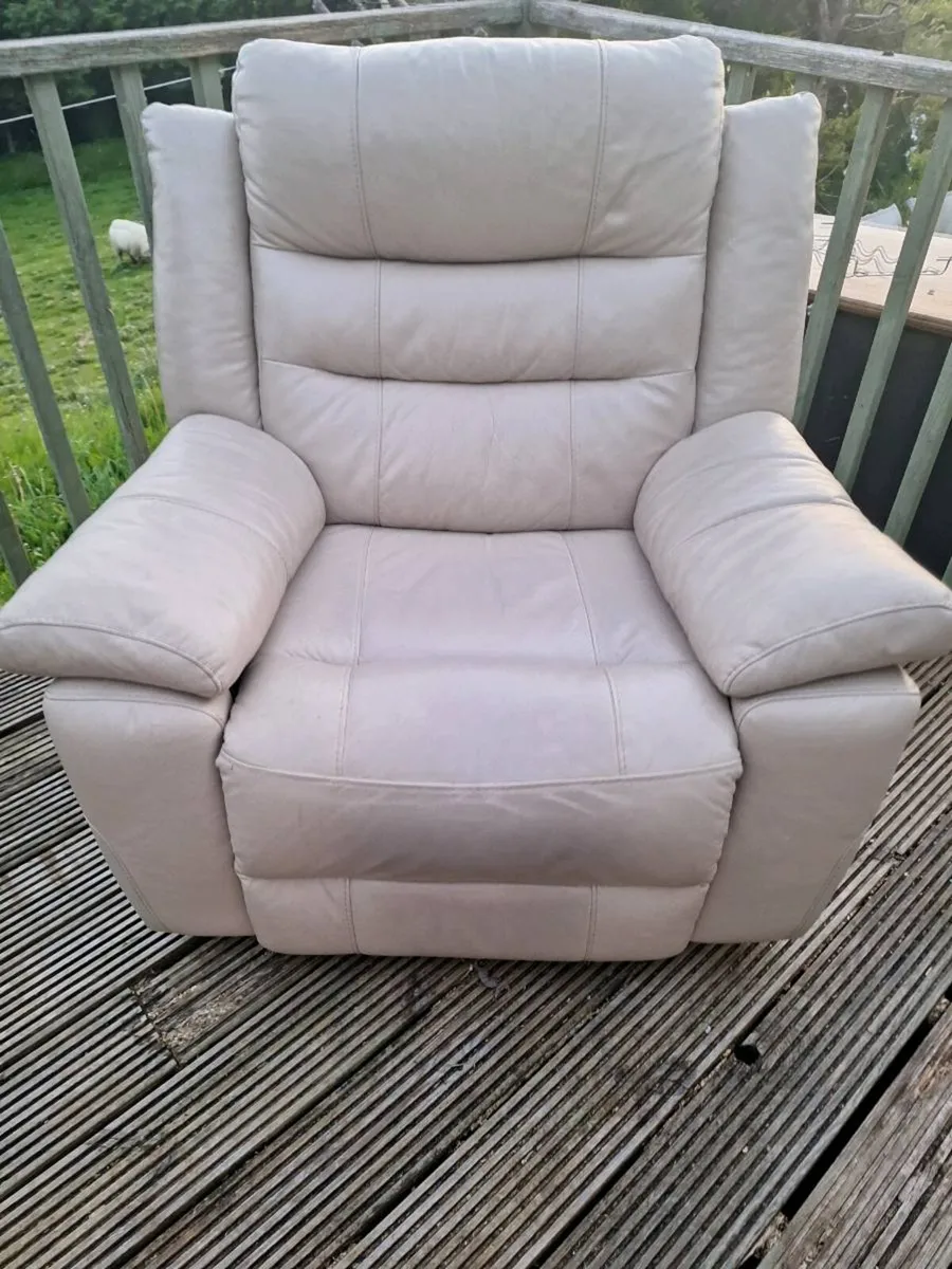 Leather Recliner Armchair /Lounge Chair (DELIVERY) - Image 1