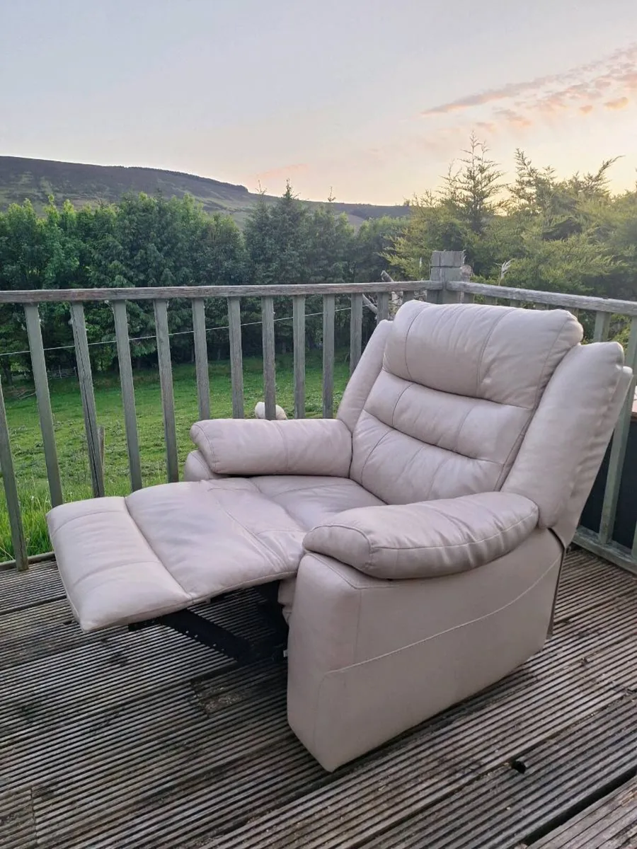 Leather Recliner Armchair /Lounge Chair (DELIVERY) - Image 2
