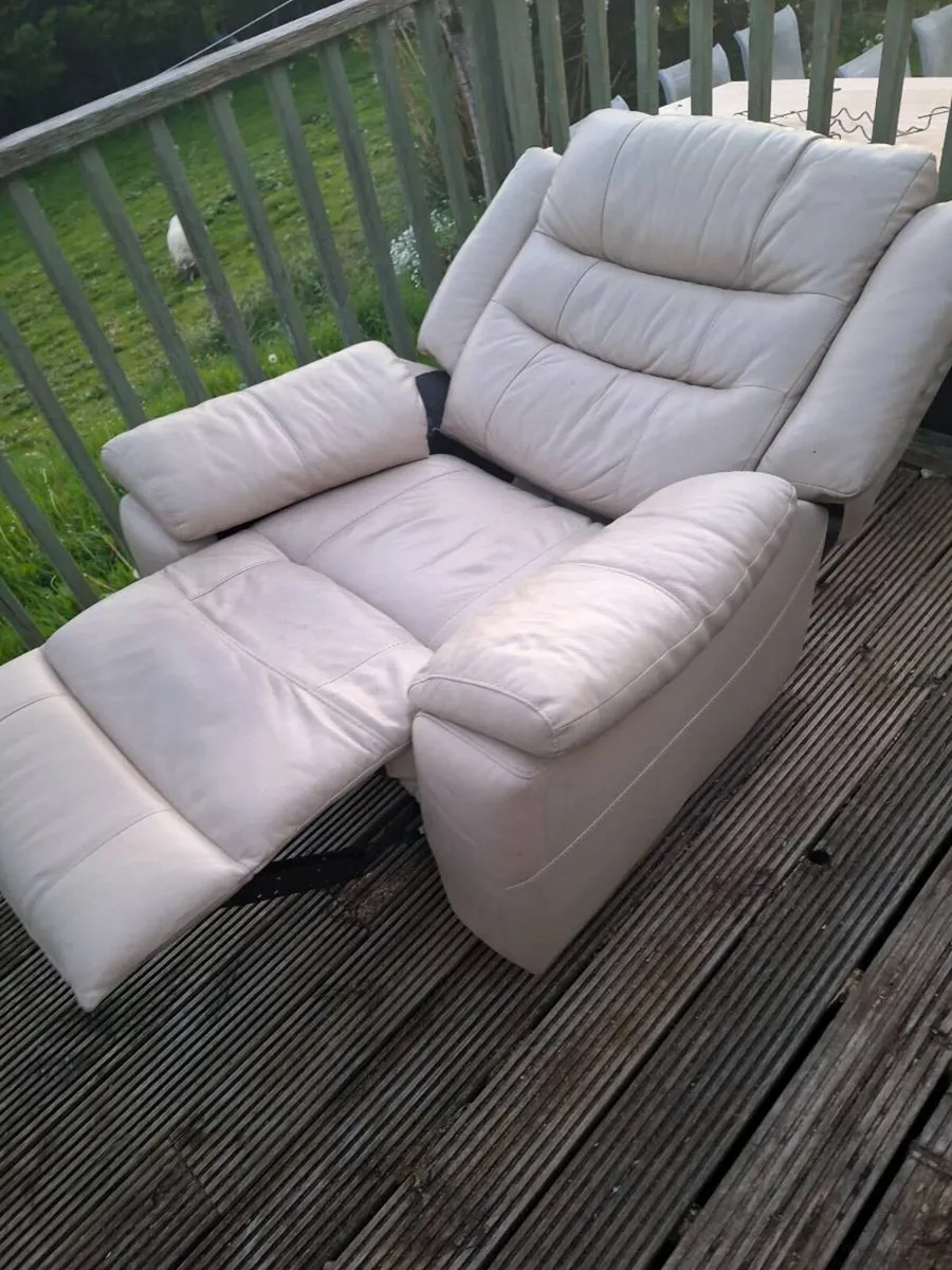 Leather Recliner Armchair /Lounge Chair (DELIVERY) - Image 3