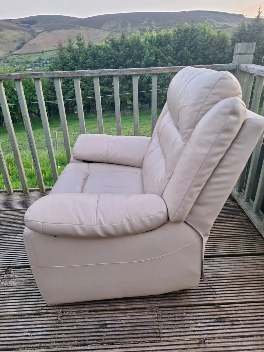 Leather Recliner Armchair /Lounge Chair (DELIVERY) - Image 4