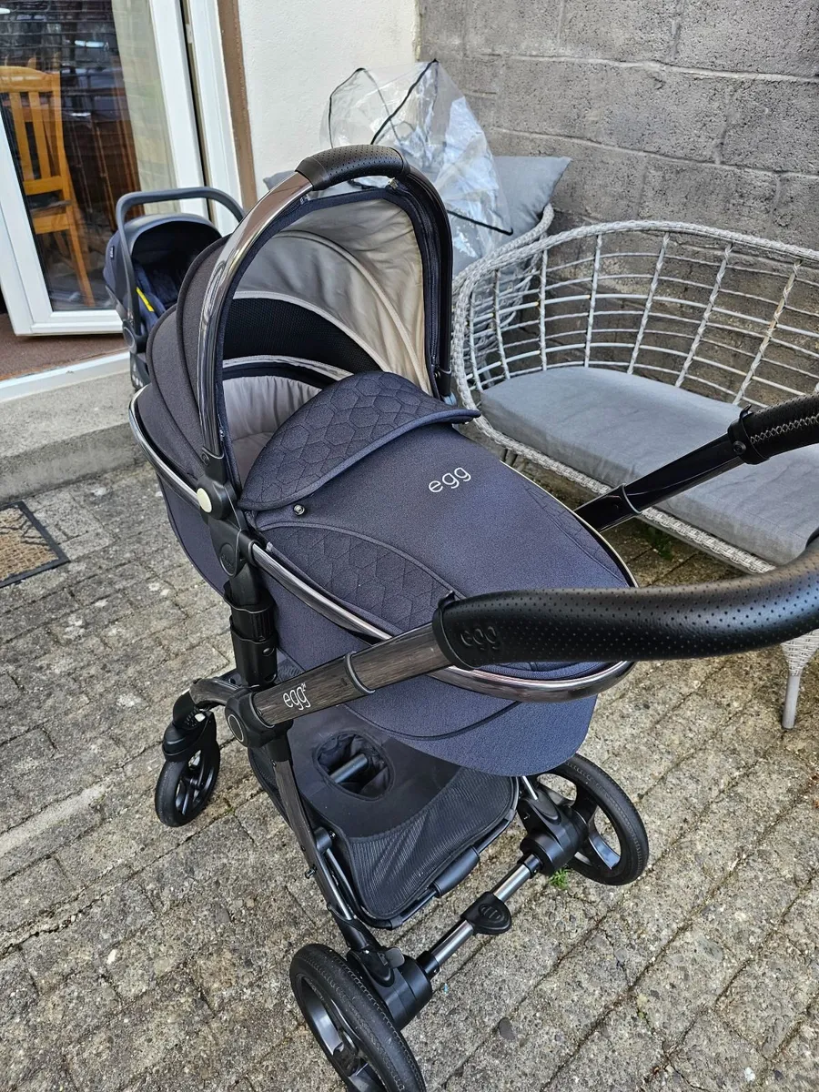Egg 2 Luxury Special Edition Travel System Cobalt - Image 4
