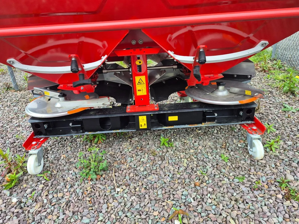 Fertiliser spreader - Image 2
