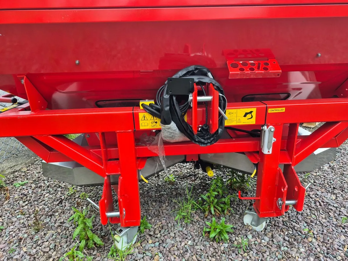 Fertiliser spreader - Image 3