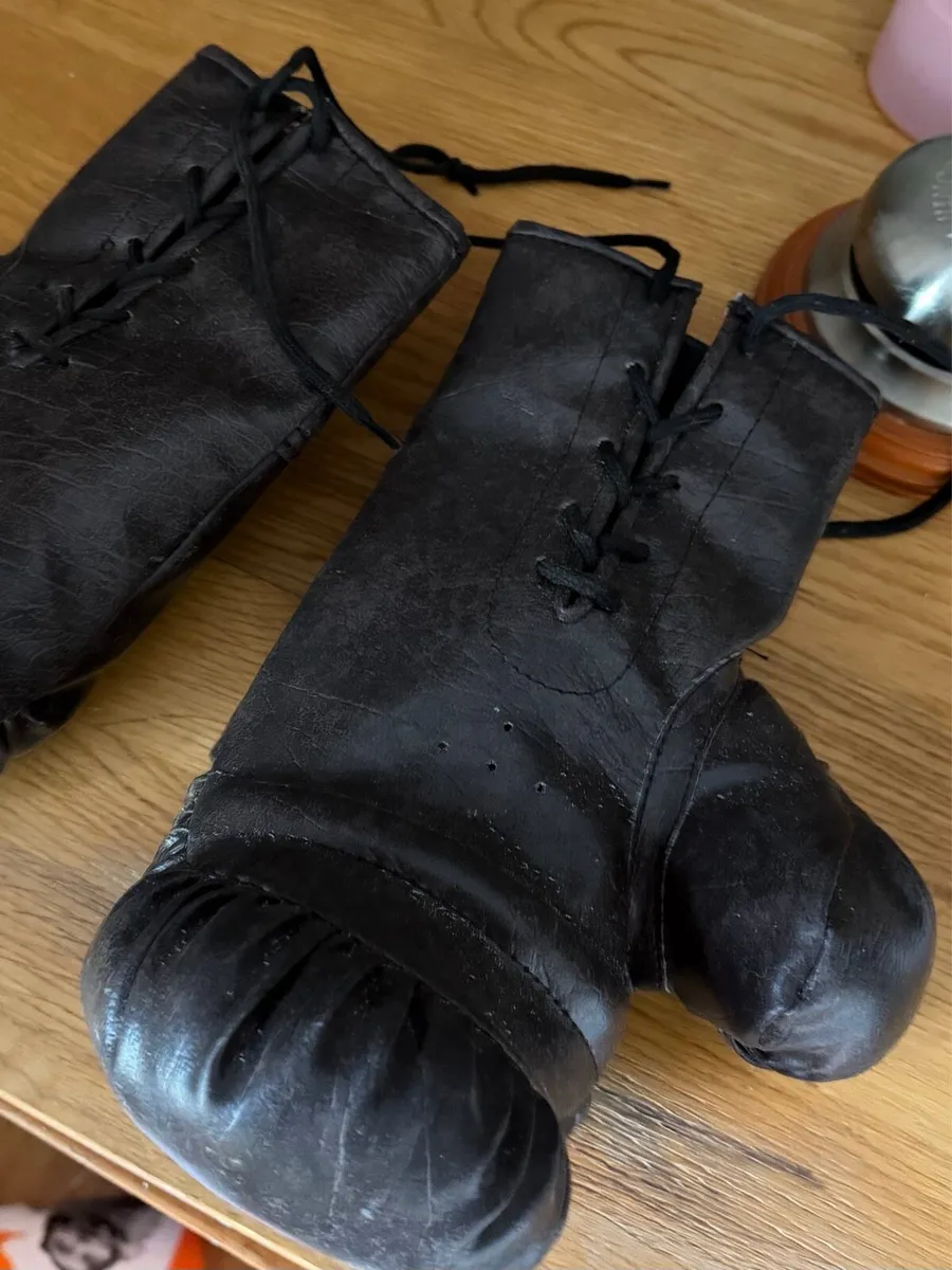 Retro 1930 Boxing Gloves Brown PU Leather look - Image 3