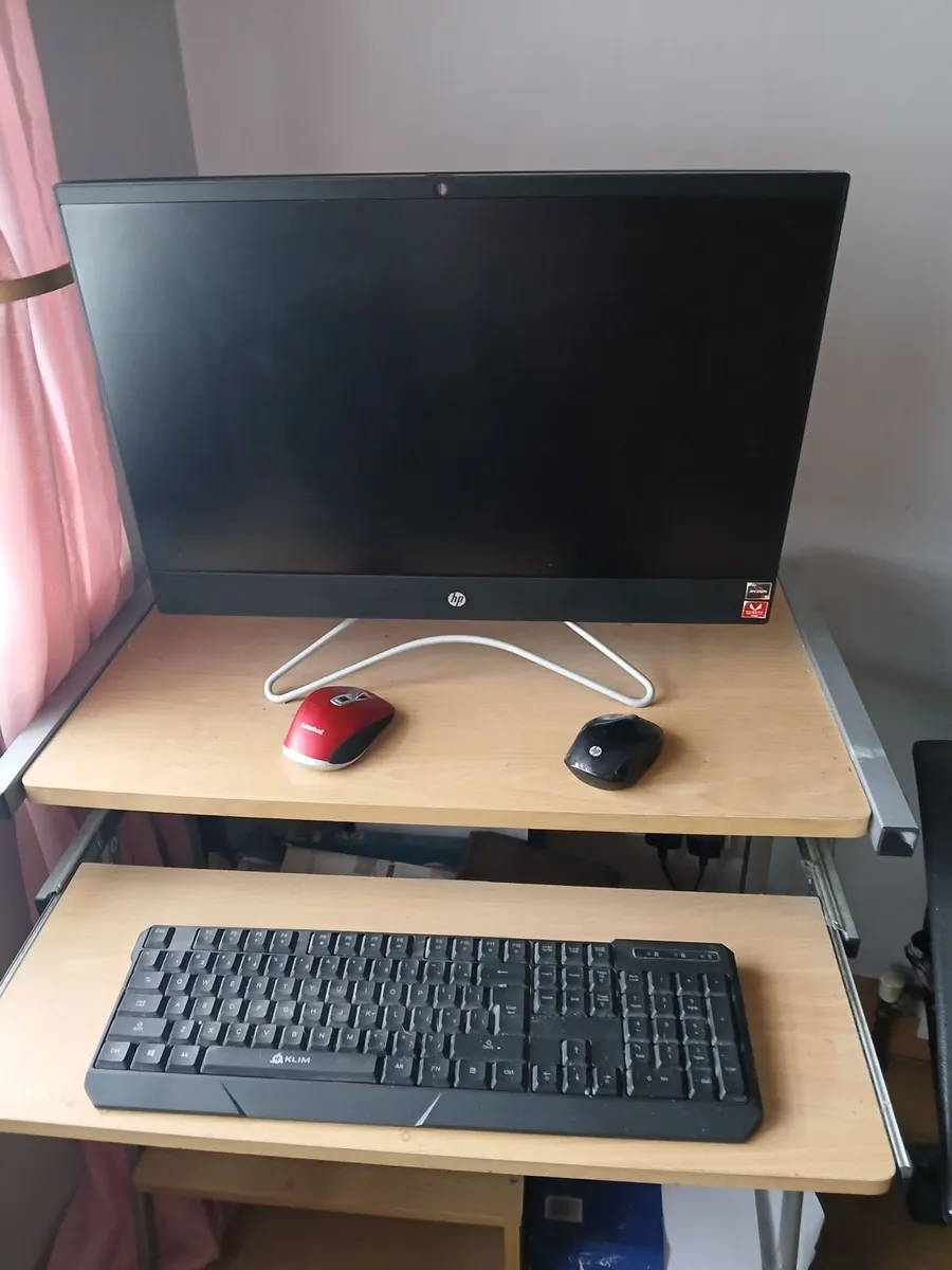 Computer with acceries - Image 4