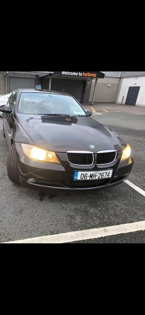Genuine OEM BMW s3e90 headlights - Image 2