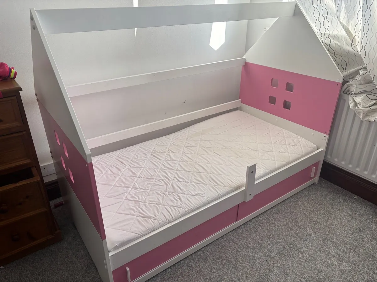 Toddler bed
