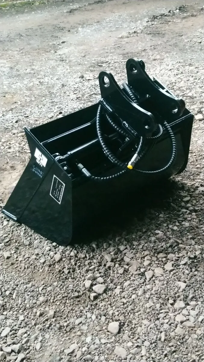 HYDRAULIC TILTING BUCKET 45mm pins 260mm centres - Image 4