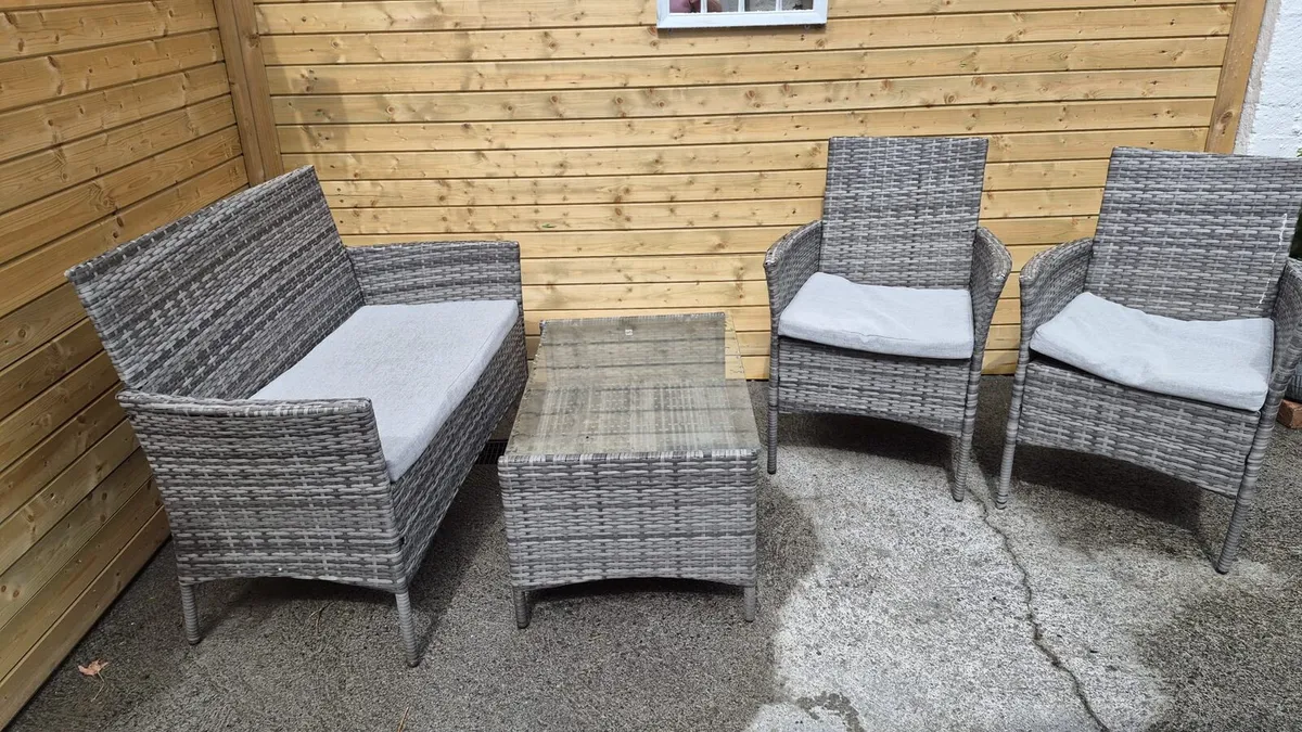 Outdoor- Table and chairs