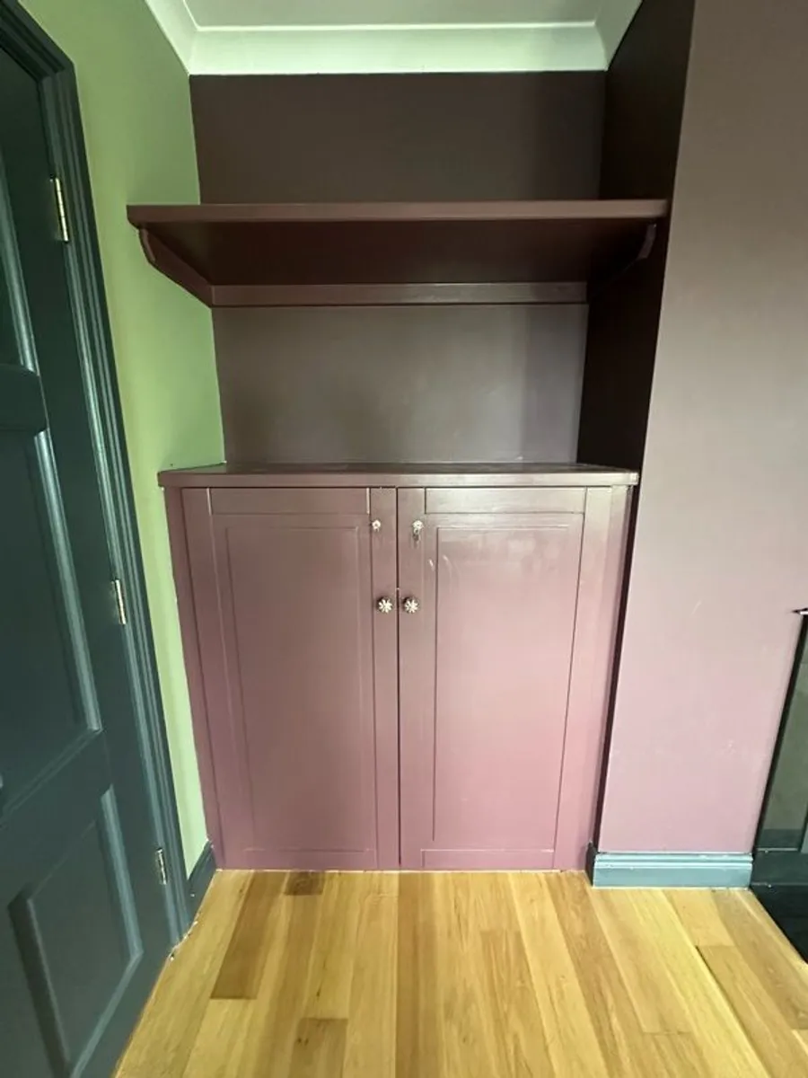 Built in cabinets - Image 1