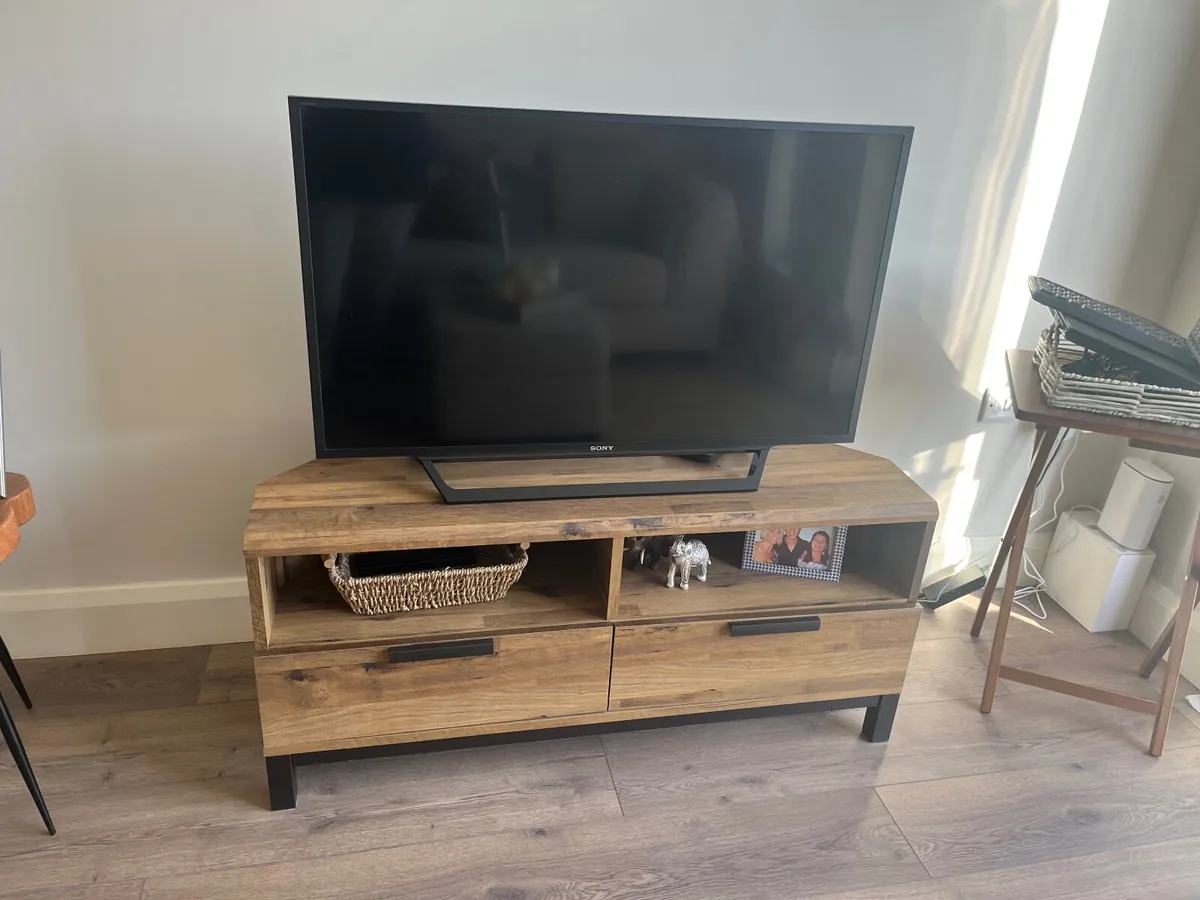 TV Unit - Image 2