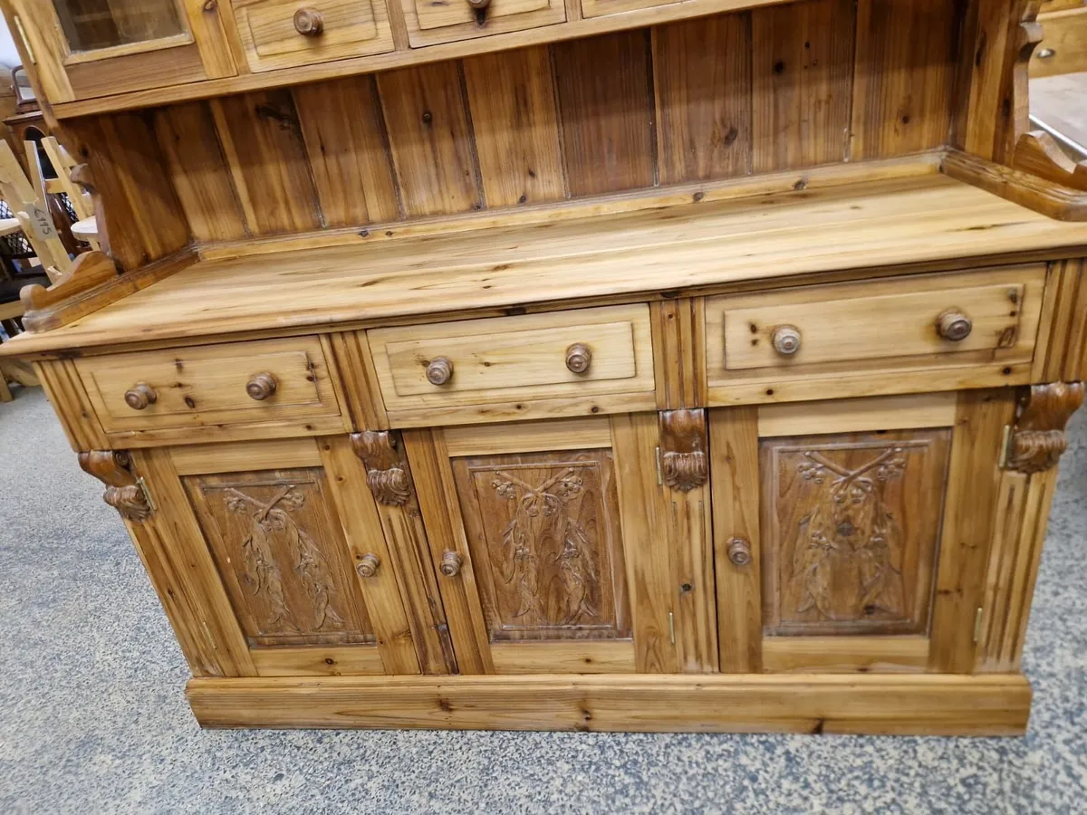 Large vintage carved front pine kitchen dresser - Image 3