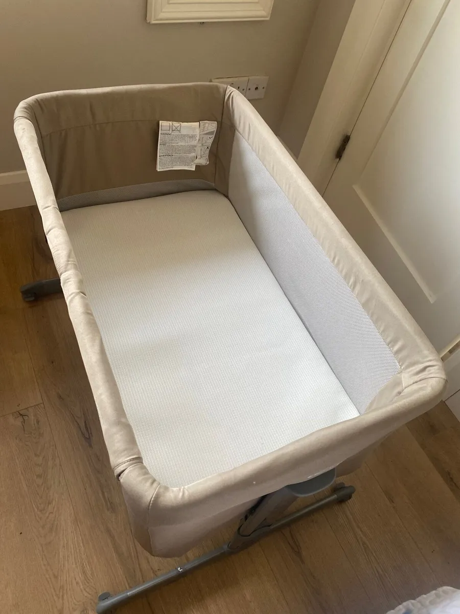 Baby cot and changing table - Image 4